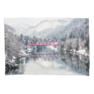 氷と雪 Red Bridge in Winter, Japan 枕カバー