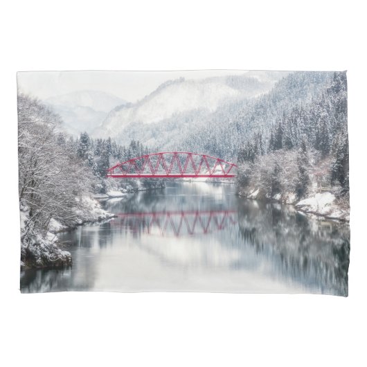 氷と雪 | Red Bridge in Winter, Japan 枕カバー (正面)