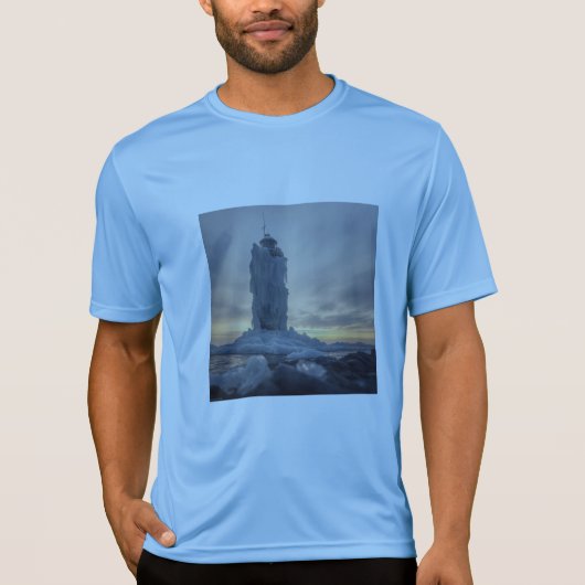 氷に覆われた海岸の灯台 Tシャツ (正面)