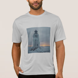氷に覆われた海岸の灯台 Tシャツ