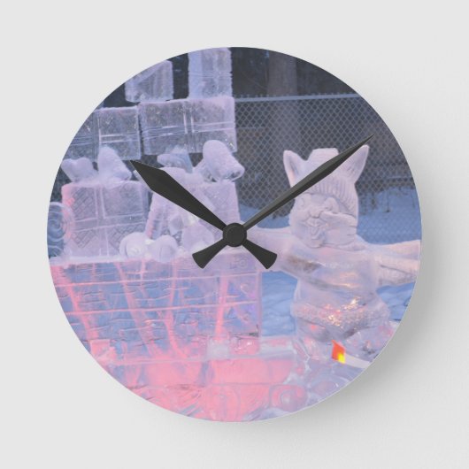 氷の彫刻スポーツの師が北極の贈り物を彫刻 ラウンド壁時計 (正面)