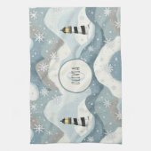 氷の波とコージーライトハウス冬航海の キッチンタオル (縦)