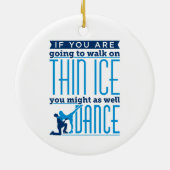 氷の踊りもしあなたが薄い氷の上を歩くしようとしている セラミックオーナメント (裏面)