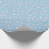 氷の青の背景に白い3-d雪の結晶 ラッピングペーパー (角)
