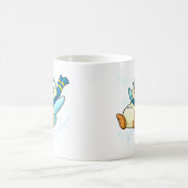 氷を渡って滑っている青いブルース コーヒーマグカップ (中央)