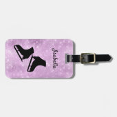 氷スケートで滑るラゲッジタグ姿スケートは紫の火花 ラゲッジタグ (正面横)