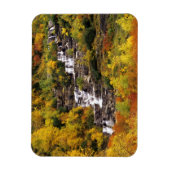 氷河の国の山の大砲の下の滝 マグネット (縦)