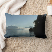 氷河の国立公園のマクドナルド湖で朝 ランバークッション (ブランケット)