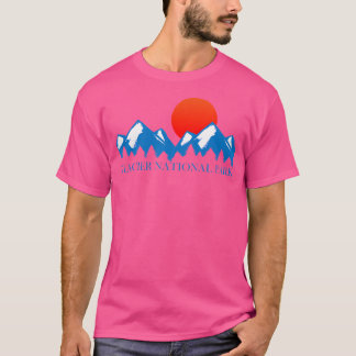 氷河の国立公園 – 山サンセットハイキングカンピ Tシャツ