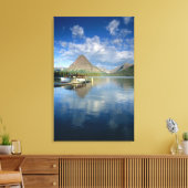 氷河の2つのメディシン湖にドッキングされたツアーボート キャンバスプリント (インサイチュ (リビング))