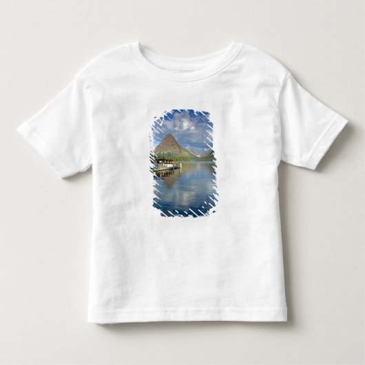 氷河の2つのメディシン湖にドッキングしたツアーボート トドラーTシャツ (正面)