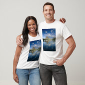 氷河国立公園のトゥーメディスン湖に停泊する観光船 Tシャツ (ユニセックス)