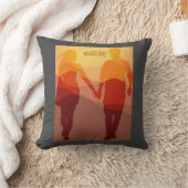 永遠にロマンチックなカップルが手を握っているもの クッション (ブランケット)