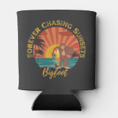 永遠に夕日を追いかけるビッグフットサーフィンブラック 缶クーラー (裏面)