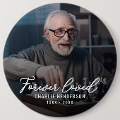 「永遠に愛された」写真のトリビュートピンボタン 缶バッジ (正面)