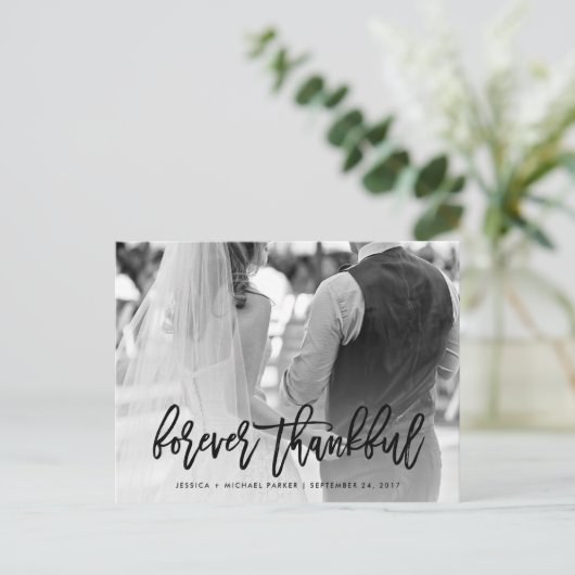 永遠に感謝する | 黒いタイポグラフィと写真 ポストカード (スタンド正面)