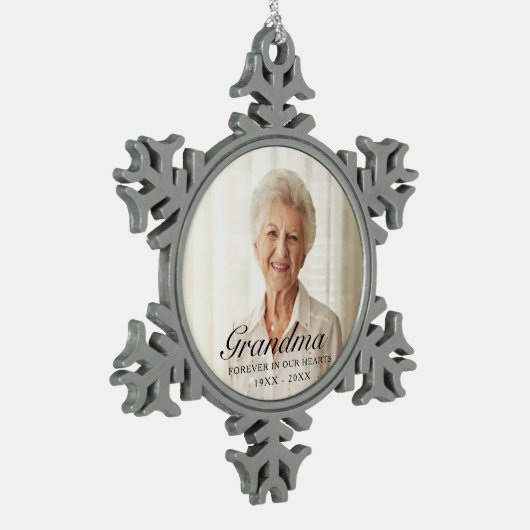 永遠に私たちのハートおばあちゃん記念写真 スノーフレークピューターオーナメント (左)