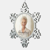 永遠に私たちのハートおばあちゃん記念写真 スノーフレークピューターオーナメント (右)