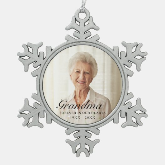 永遠に私たちのハートおばあちゃん記念写真 スノーフレークピューターオーナメント (正面)