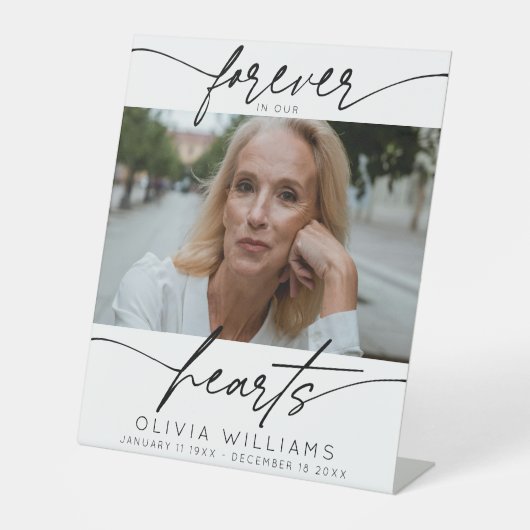 永遠に私たちのハートシンプルのスクリプト写真の葬儀 台座サイン (正面)