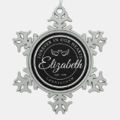 永遠に私たちのハート葬儀エンジェルウィング スノーフレークピューターオーナメント (正面)