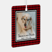 永遠に私たちの心の中に 赤いバッファロープレイドの犬 メタルオーナメント (正面右)