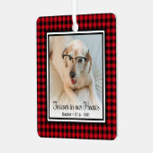 永遠に私たちの心の中に 赤いバッファロープレイドの犬 メタルオーナメント (正面左)