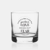 永遠の愛 – 1ヨハネ4:18聖なる書物、 経典引用文アート ウイスキーグラス (裏面)