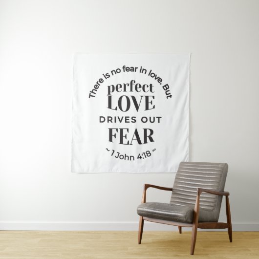 永遠の愛 – 1ヨハネ4:18聖なる書物、 経典引用文アート タペストリー (インサイチュ)