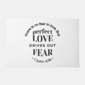 永遠の愛 – 1ヨハネ4:18聖なる書物、 経典引用文アート ドアマット (正面)