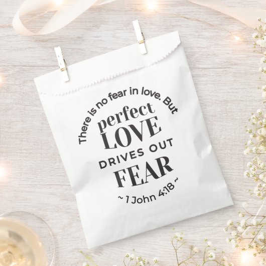 永遠の愛 – 1ヨハネ4:18聖なる書物、 経典引用文アート フェイバーバッグ (クリップ留めされた状態)