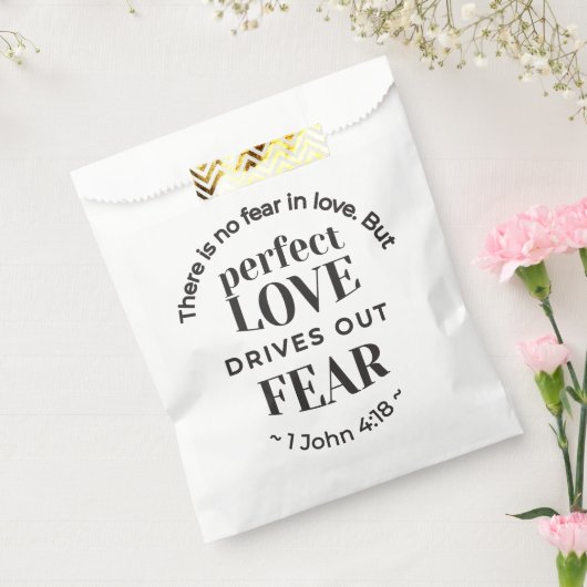 永遠の愛 – 1ヨハネ4:18聖なる書物、 経典引用文アート フェイバーバッグ (封をした状態)
