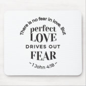 永遠の愛 – 1ヨハネ4:18聖なる書物、 経典引用文アート マウスパッド (正面)