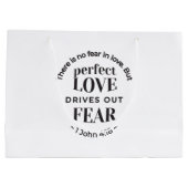 永遠の愛 – 1ヨハネ4:18聖なる書物、 経典引用文アート ラージペーパーバッグ (裏面)