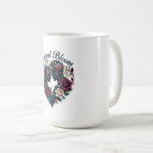 永遠の花咲く愛の抱擁Tシャツ | 華麗なカップルデザイン コーヒーマグカップ (正面右)