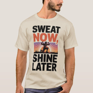 汗が後で輝くやる気を起こさせるフィットネスアート Tシャツ