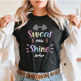 汗が後のジムの引用文に着色文字で輝く Tシャツ