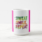 汗。スマイル。繰り返す。マグやる気を起こさせるン コーヒーマグカップ (中央)