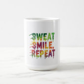 汗。スマイル。繰り返す。マグやる気を起こさせるン コーヒーマグカップ (中央)