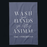 汚い動物の手を洗いなさおもしろいいタイポグラフィ キッチンタオル<br><div class="desc">汚物動物のおもしろいモダンタイポグラフィデザイン。理想的な考える人の社会的な離れた贈り物誕生日の贈り物休日の贈り物 色を変更できます。コレクションの一部。</div>