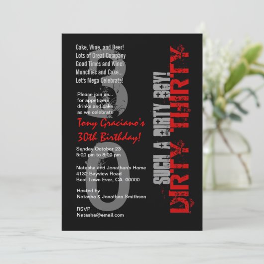 汚い30誕生日の黒い赤の汚い男の子 招待状 (スタンド正面)