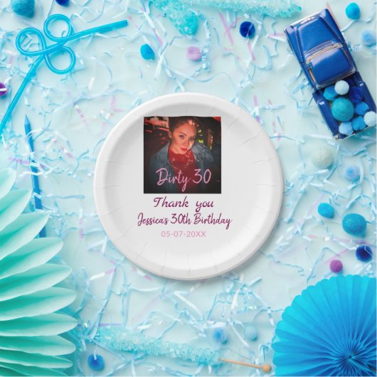 汚い30誕生日名前を追加ピンク追加フォト日付 ペーパープレート (パーティー)