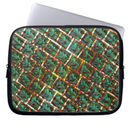 汚く錆びたグリルの下で ラップトップスリーブ