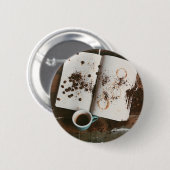 汚れた本と豆が入った熱いコーヒー 缶バッジ (正面&裏面)