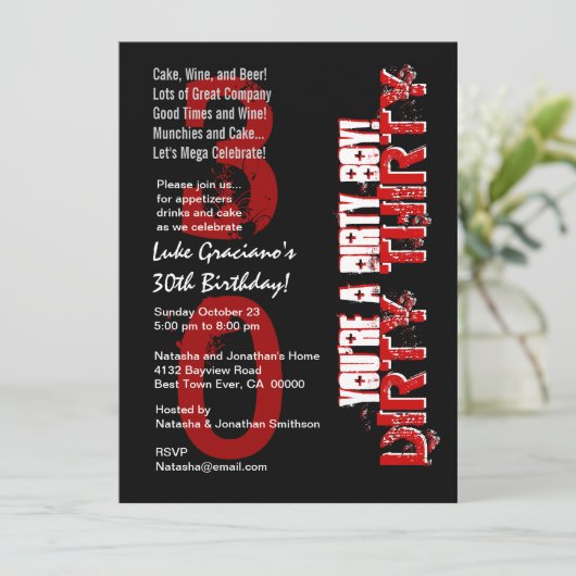 汚れた30第30誕生日の黒い赤汚れた男の子 招待状 (スタンド正面)