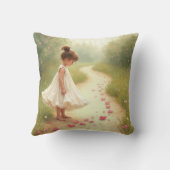 汚れ道にピンクのハートがある小さな女の子 クッション (裏面)