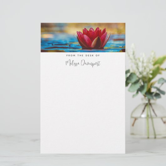 池かわいらしの蓮の花の写真 便箋 (スタンド正面)