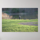 池で釣りをする ポスター (正面)