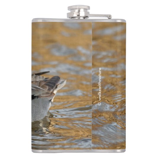 池で鳴き声を上げる緑の羽をしたティール(緑がかった色) フラスク (裏面)