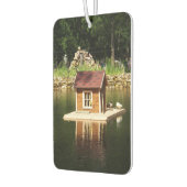 池とアルフィの滑り台のある鳥小屋 カーエアーフレッシュナー (左)